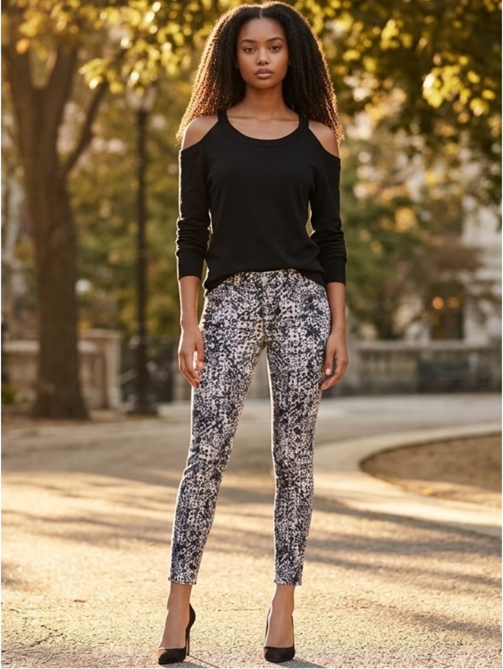 28 J Brand Printed Mid-Rise Cropped Capri Jeans in Elysium - Picture 12 of 15